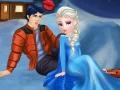 Gioco Elsa and Ken kissing 